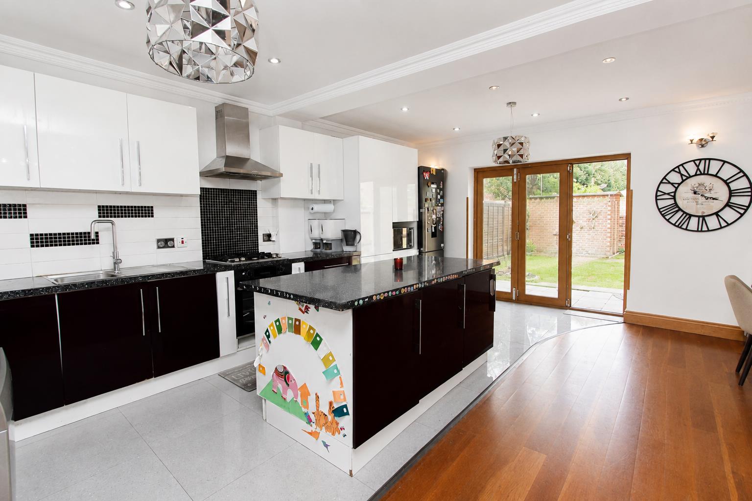 4 bed property in Plough Lane, Wallington